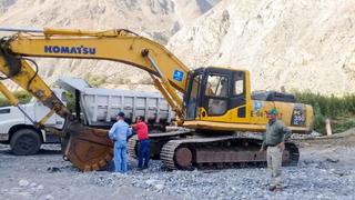 Yauyos: inician el retiro de rocas y escombros en el río Cañete con maquinaria pesada