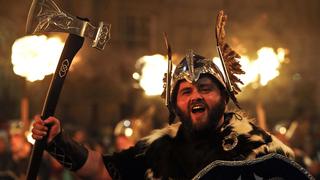 La fiesta vikinga que se desató en Escocia por Año Nuevo