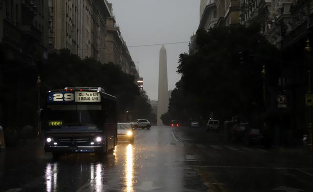 Masivo apagón deja sin luz a 44 millones de personas en Uruguay y Argentina.(AFP).