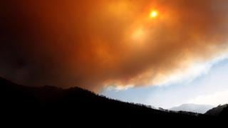 Estados Unidos: el incendio del lago Tahoe en California sigue creciendo y ya llega a Nevada