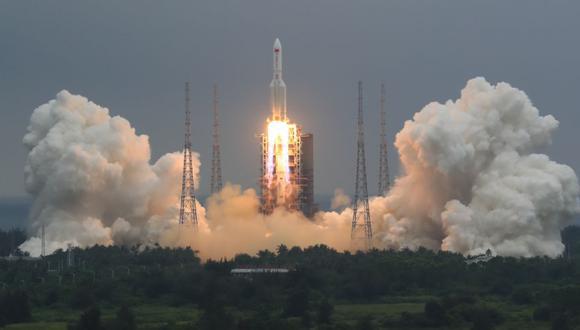 El cohete chino reingresó a la atmósfera terrestre. (Foto: Ju Zhenhua / Xinhua vía AP)