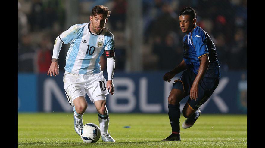 Messi salió golpeado y esta lesión asustó a toda Argentina - 6