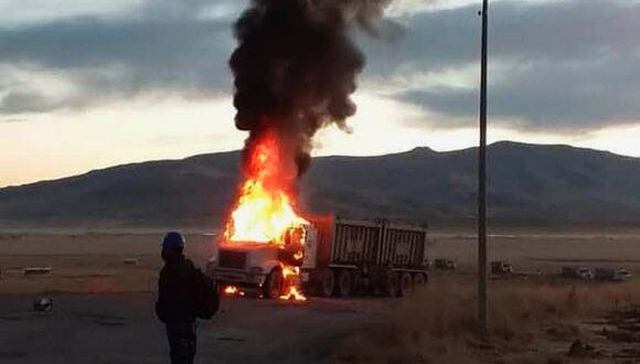 El lunes 20 de julio, manifestantes quemaron dos camiones en el corredor minero, a la altura del sector denominado Aeropuerto (Foto:cortesía)