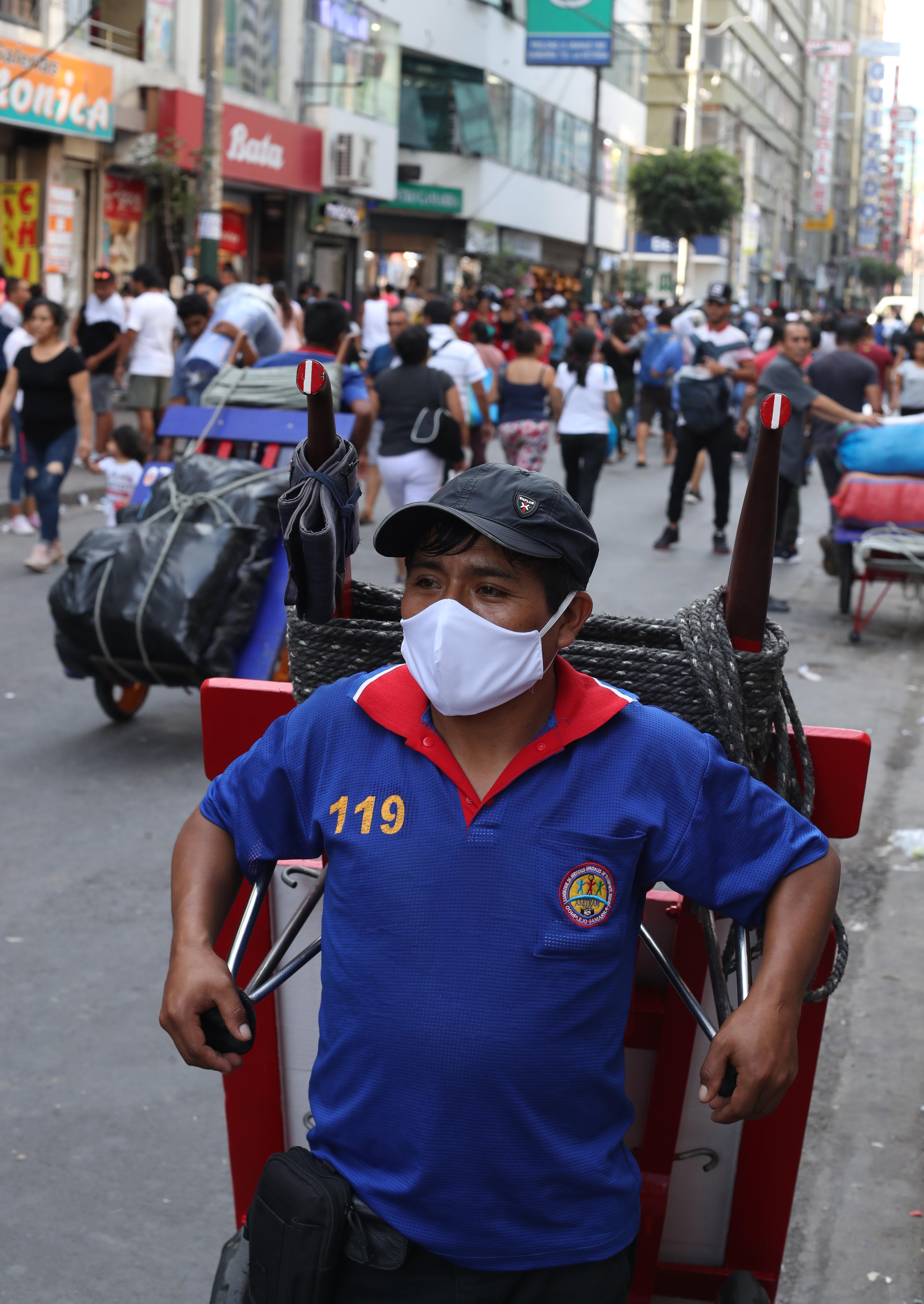 9 DE MARZO DE 2020REVISTA SOMOS: RECORRIDO POR EL EMPORIO COMERCIAL DE GAMARRA PARA VER PRODUCCION Y USO DE MASCARILLAS CONTRA EL CORONAVIRUSFOTO: ROLLY REYNA / EL COMERCIO PERU