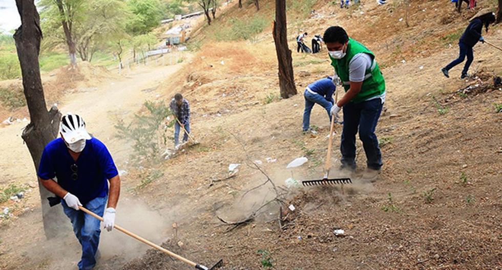 Jóvenes realizaron jornada de limpieza en la ribera del río Chira en Sullana. (Foto: Andina)