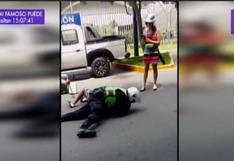 Surco: motociclista que se pasó luz roja agredió a policía en intervención