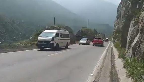 La Policía Nacional logró restablecer el tránsito vehicular en la carretera Central luego de superar la emergencia a causa del despiste y volcadura de un camión.