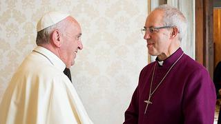El papa Francisco bromea con el jefe de los anglicanos [VIDEO]