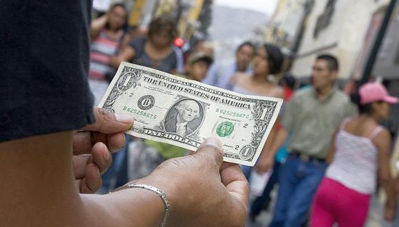El tipo&nbsp;de cambio alcanzaba un valor de S/3.280 en el mercado informal. (Foto: El Comercio)