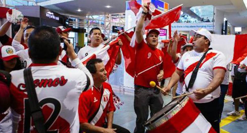 Así informó la prensa neozelandesa el recibimiento de los hinchas peruanos a la selección. Imperdible. (Foto y video: Stuff)