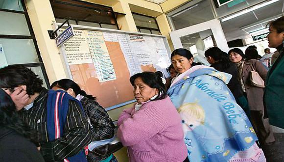Peruanos desaprueban atención en hospitales del Minsa y Essalud