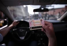 En el Perú no hace falta ni ver para obtener una licencia de conducir