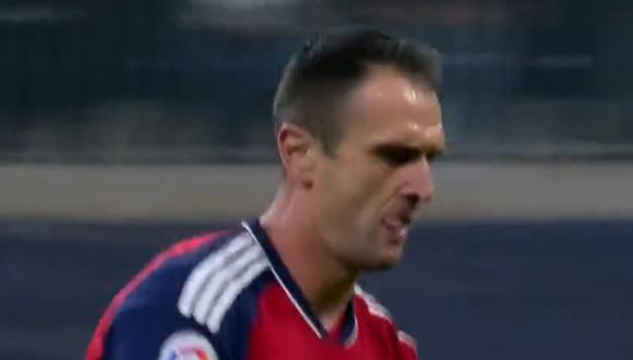 Kike García ganó en el juego aéreo para marcar el empate de Osasuna. Foto: Captura de pantalla de DIRECTV Sports.