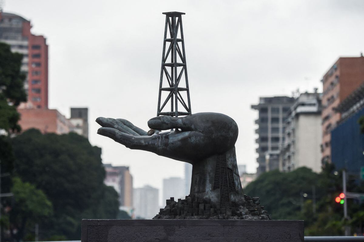 With the lifting of sanctions, Venezuela achieved an increase of between 200,000 and 300,000 barrels per day.