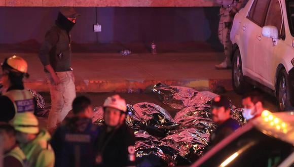 Fotografía de los cuerpos de migrantes fallecidos durante un incendio en las instalaciones del Instituto Nacional de Migración (INM), la noche del 27 de marzo de 2023, en Ciudad Juárez, Chihuahua, México. (Foto de Luis Torres / EFE)