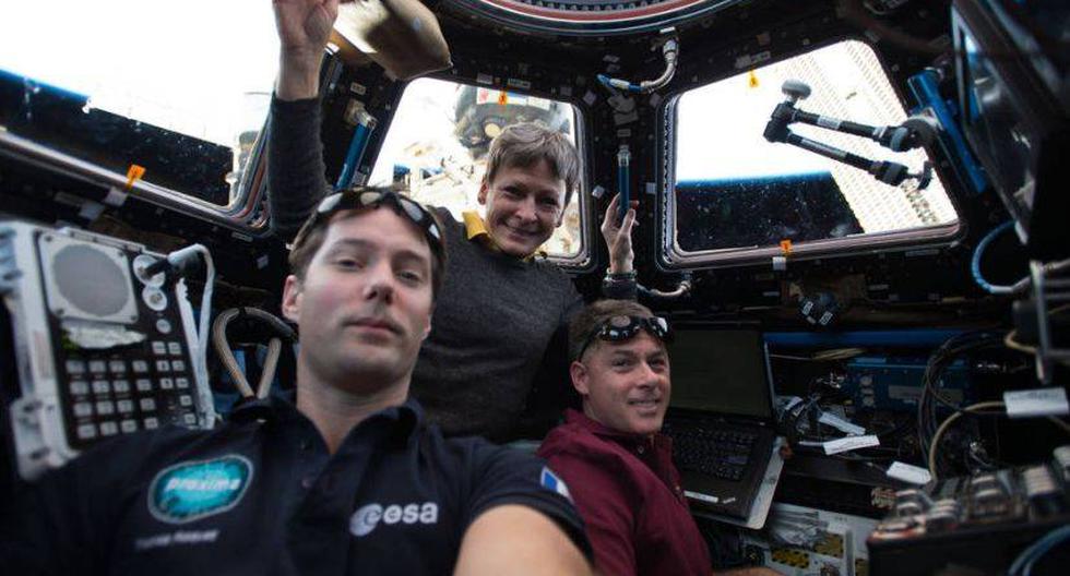 Los astronautas de la Expedici&oacute;n 50 de la EEI se alistan para dos caminatas espaciales en enero (NASA)
