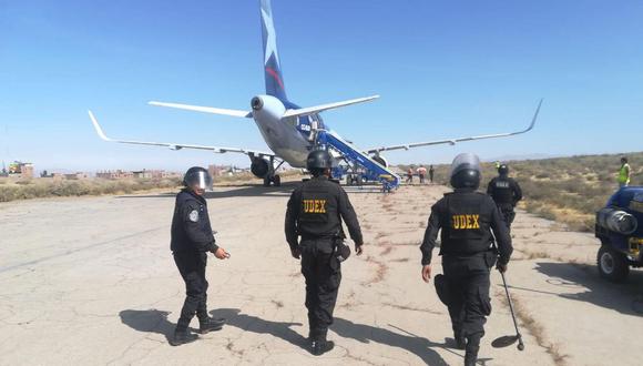 La Policía Nacional llegó al aeropuerto de Arequipa tras reportarse la amenaza de bomba. (Foto: Ministerio Público)
