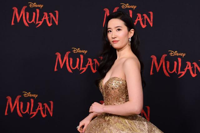 Otra imagen de Yifei Liu durante el estreno mundial de "Mulán". La película, destinada principalmente al mercado chino, ha visto sus ambiciones frustradas por la expansión del coronavirus. (Foto: AFP)