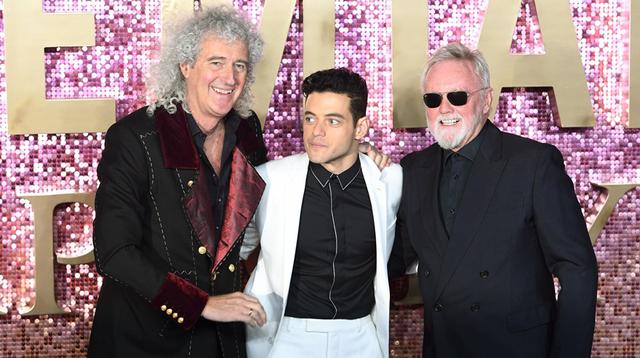 Brian May y Roger Taylor, de Queen, con el actor Rami Malek (al centro), en premiere de "Bohemian Rhapsody". (Foto: Agencias)