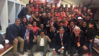 Selección celebró triunfo en el vestuario con esta fotografía