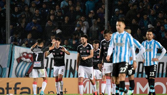 Racing cayó ante River Plate y quedó eliminado de la Copa Sudamericana. (Foto: AFP)