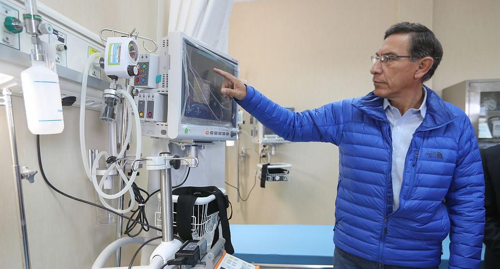 El presidente Martín Vizcarra anunció en Cusco que el nombre oficial del año 2020 será Año de la Universalización de la Salud. En la imagen se le aprecia inspeccionando un hospital en Puno. (Foto: Presidencia de la República)