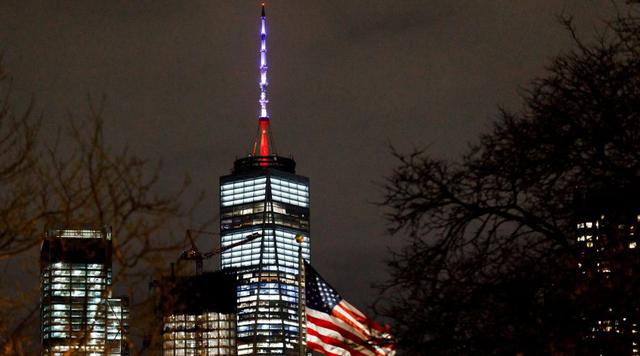 El World Trade Center se iluminará de rojo, azul y blanco por incendio en la catedral de Notre Dame. (EFE)