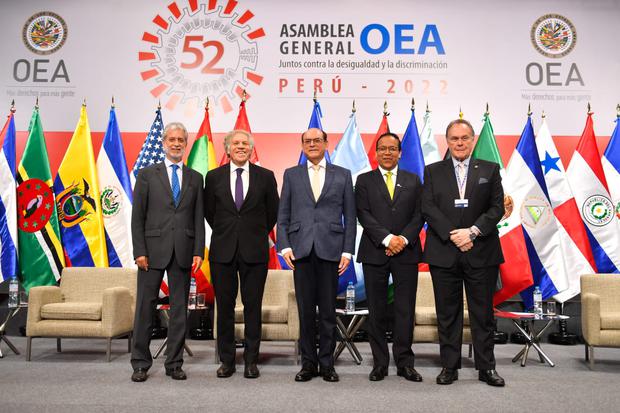 El canciller César Landa; el secretario general de la OEA, Luis Almagro; y el ministro Roberto Sánchez inauguraron el Foro Empresarial “El Perú y el escenario económico regional”. También estuvo el embajador del Perú ante la OEA, Harold Forsyth. (Foto: Cancillería)