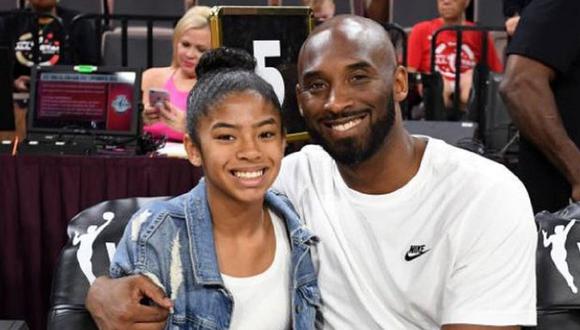 Kobe Bryant y su hija Gianna fallecieron en un accidente aéreo en California esta año. (AFP)