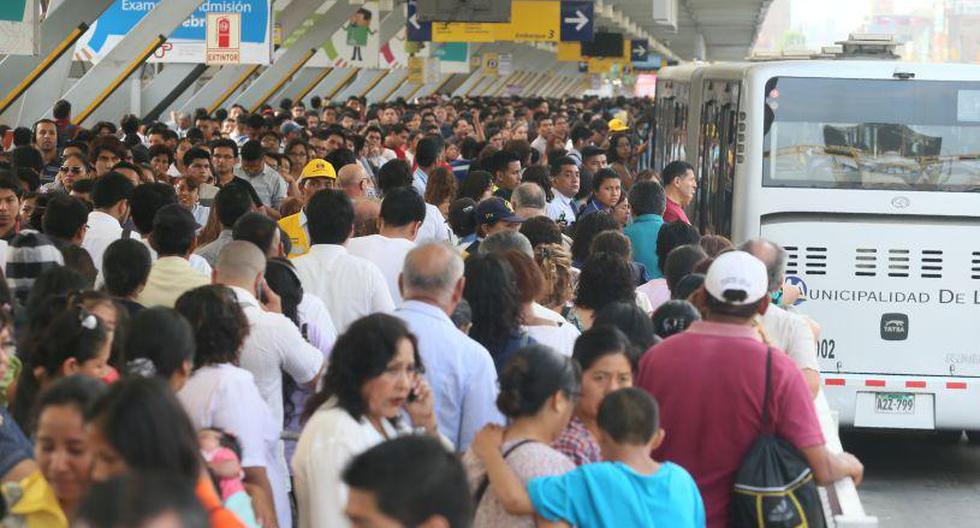 Los usuarios han mostrado rechazo a la pretensión de que se vuelvan a incrementar los pasajes en el Metropolitano. (Foto: El Comercio)