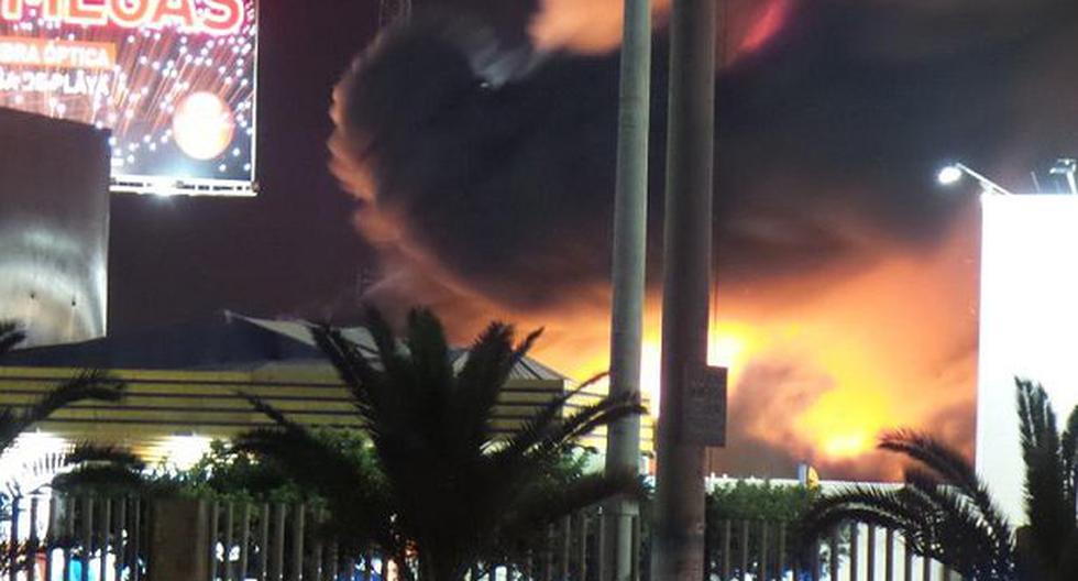 Fuerte incendio se produce en Boulevard de Asia. (Foto: @oswaldomarcos)