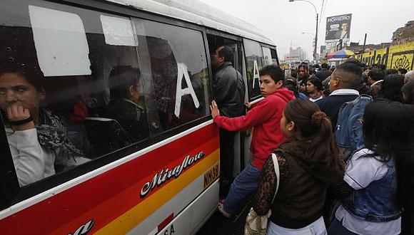 Limeños son menos respetuosos en transporte público y en calle