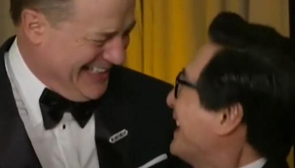 Brendan Fraser no pudo ocultar sus lágrimas luego de ver cómo Ke Huy Quan se le acercó para celebrar su victoria en los Premios Oscar 2023. (Foto: GMA)