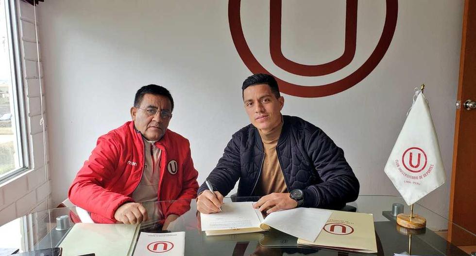 Carlos Olascuaga firma contrato con Universitario de Deportes. (Foto: @Universitario)