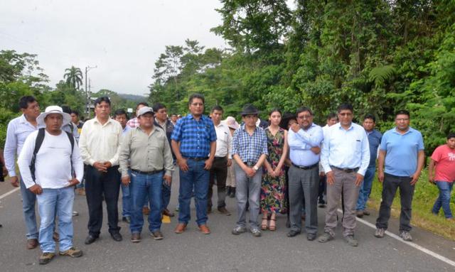 Desde ayer, unos 500 agricultores cocaleros del distrito de San Gabán, en la provincia de Carabaya (Puno), bloquean el tramo comprendido entre los kilómetros 240 y 249 de la vía Interoceánica (Foto: cortesía)