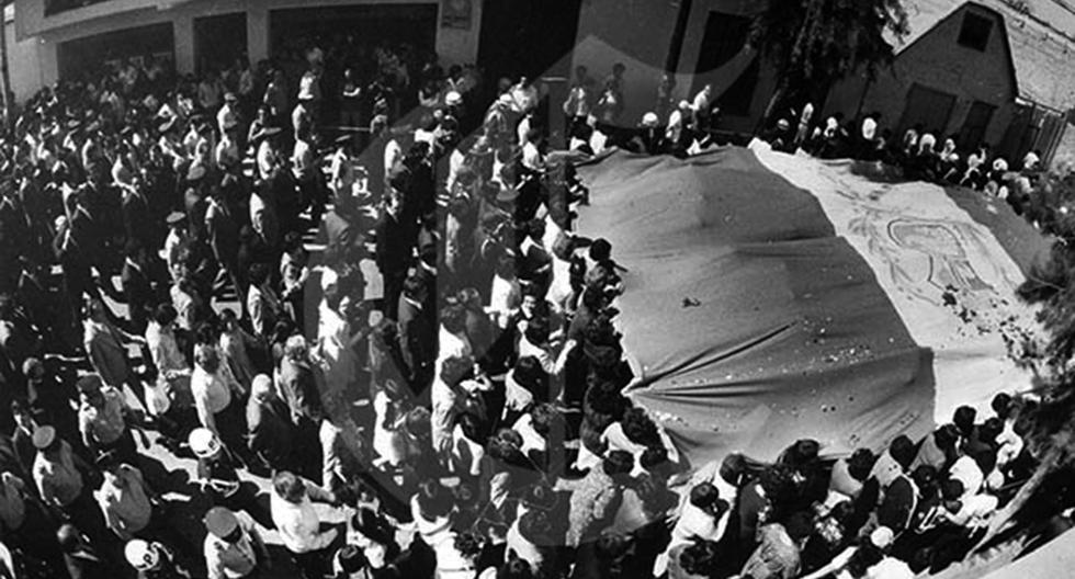 Tacna, 28 de agosto de 1989. Una de las muchas procesiones de la bandera que hasta hoy se realiza en la "Ciudad Heroica". El recuerdo de la recuperación de Tacna está imborrable en la memoria de los peruanos.  (Foto: GEC Archivo Histórico)