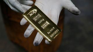 Oro gana más de 1% ante daño por el COVID-19 sobre las economías globales
