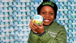 Corn Kid: su amor por el maíz es tan grande que decidió donar 50 mil latas de este alimento por el Día de Acción de Gracias