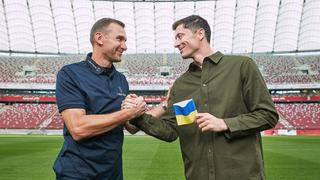 Para Qatar 2022: Lewandowski se comprometió en lucir cinta de Ucrania que le entregó Shevchenko | VIDEO