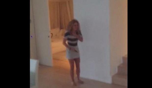 Piqué le propina tremendo pelotazo a Shakira en su casa [VIDEO] - 1