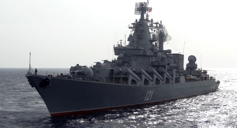 El crucero de misiles ruso Moskva patrulla en el Mar Mediterráneo, frente a las costas de Siria, el 17 de diciembre de 2015. (MAX DELANY / AFP).