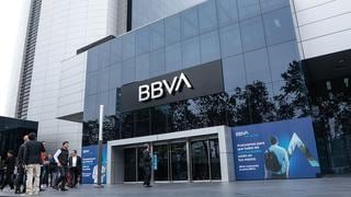 BBVA anuncia medidas de apoyo que contemplan reducir cuotas de préstamos hasta en 40% y períodos de gracia 