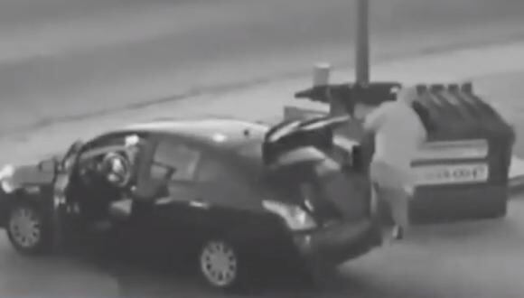 Hombre es captado por las cámaras de seguridad en el preciso instante en el que arroja una maleta con el cuerpo de una mujer a un basurero. (Foto: YouTube captura)