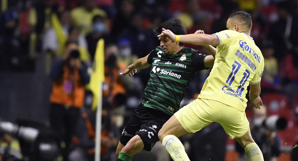 América empató 3-3 con Santos sen el partido postergado de la quinta jornada de la Liga MX Apertura 2022 en el estadio Azteca. (Foto: AFP)