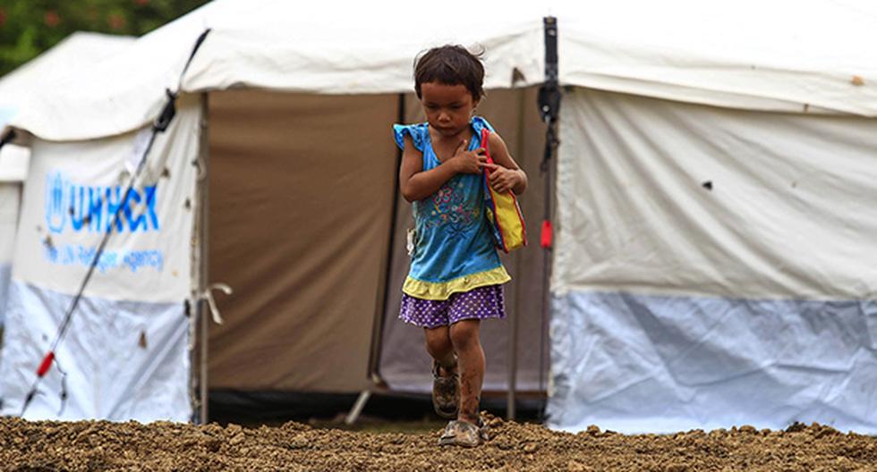 Una niña camina en un centro de refugio para los damnificados del terremoto en Ecuador. (Foto: EFE)