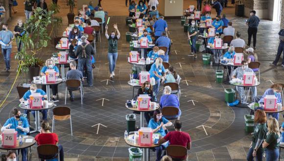 Un centro de vacunación en el Allegheny Health Network en Coraopolis, un suburbio de Pittsburgh, Estados Unidos. (Foto: Emily Matthews / Pittsburgh Post-Gazette vía AP).