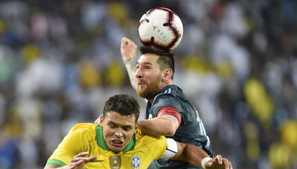 Luego de la derrota de Brasil ante Argentina, Thiago Silva 'disparó' contra Lionel Messi y se quejó de la actuación del árbitro. (Foto: AP)