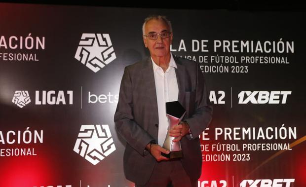 Jorge Fossati was chosen as the best coach of the 2023 season of League 1. (Photo: Violeta Ayasta/@photo.gec)