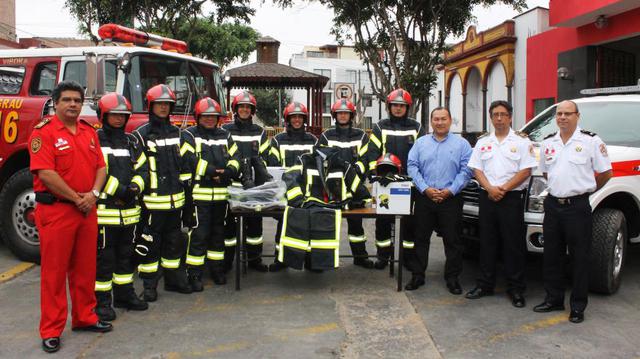 Barranco: entregan camionetas, uniformes y equipos a bomberos - 2