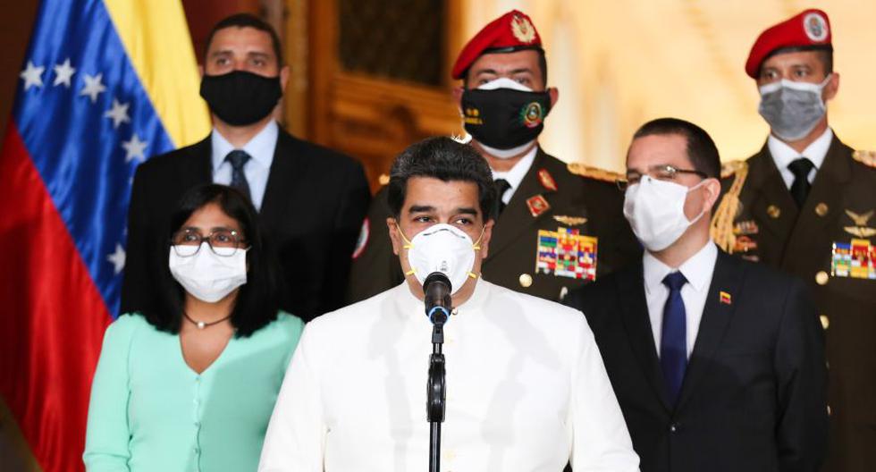 Nicolás Maduro ha dicho estar "orgulloso" de los ciudadanos por su "responsabilidad" frente a la pandemia de coronavirus, al quedarse recluidos en sus casas de manera voluntaria y dando "ejemplo al resto del mundo". (Foto: Zurimar CAMPOS / Presidencia de Venezuela / AFP)